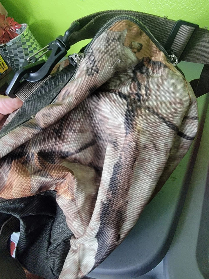 Cabela's Camo Bag Hunting Fishing Gear Catch All Carry-on Small Duffle Bag - Image 3 of 4