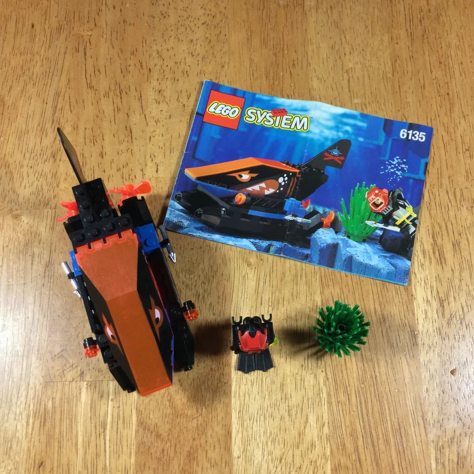 LEGO 6135 Aquazone Aquasharks: Spy Shark Complete w/ Instructions Preowned - Image 2 of 4
