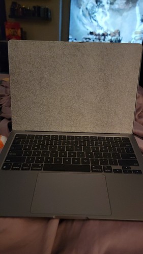 Apple MacBook Air 13-inch 2022 M2 / 8GB / 512GB SSD / 10-Core GPU / Space Gray