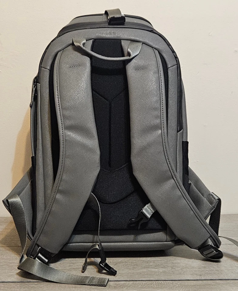 Mochila Vessel PrimeX DXR Signature TOC Logo Gris Cuero Sintético Premium Foto 4 de 4