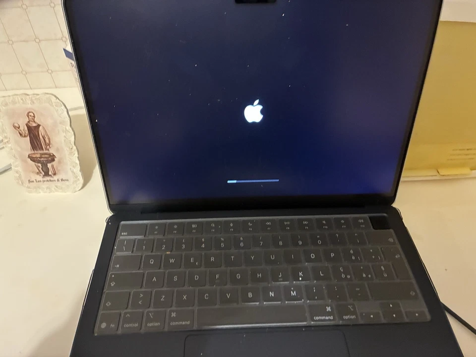 Apple MacBook Air M4 13'' - 16GB RAM - 256GB SSD Midnight COME NUOVO - Immagine 3 di 4