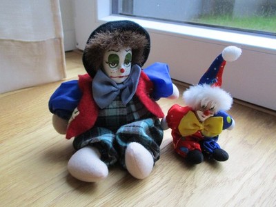 2 schöne Clowns zum Sammeln, mit Porzellan Kopf und Stoffkörper, für Erwachsene