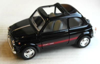 Kinsmart Fiat 500 schwarz Dach offen 1:24 Modellauto Oldtimer Auto Car black