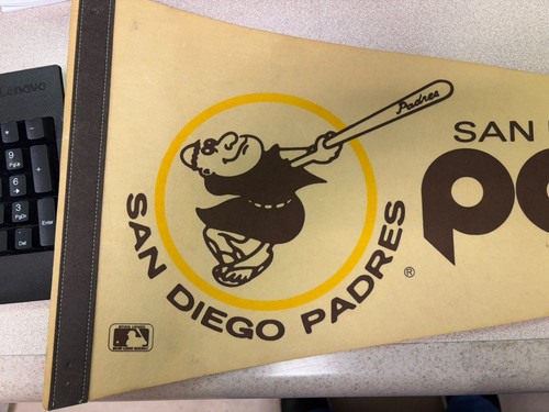 SAN DIEGO PADRES VINTAGE FELT MLB BASEBALL PENNANT Full Size Swinging Padre - Picture 2 of 3