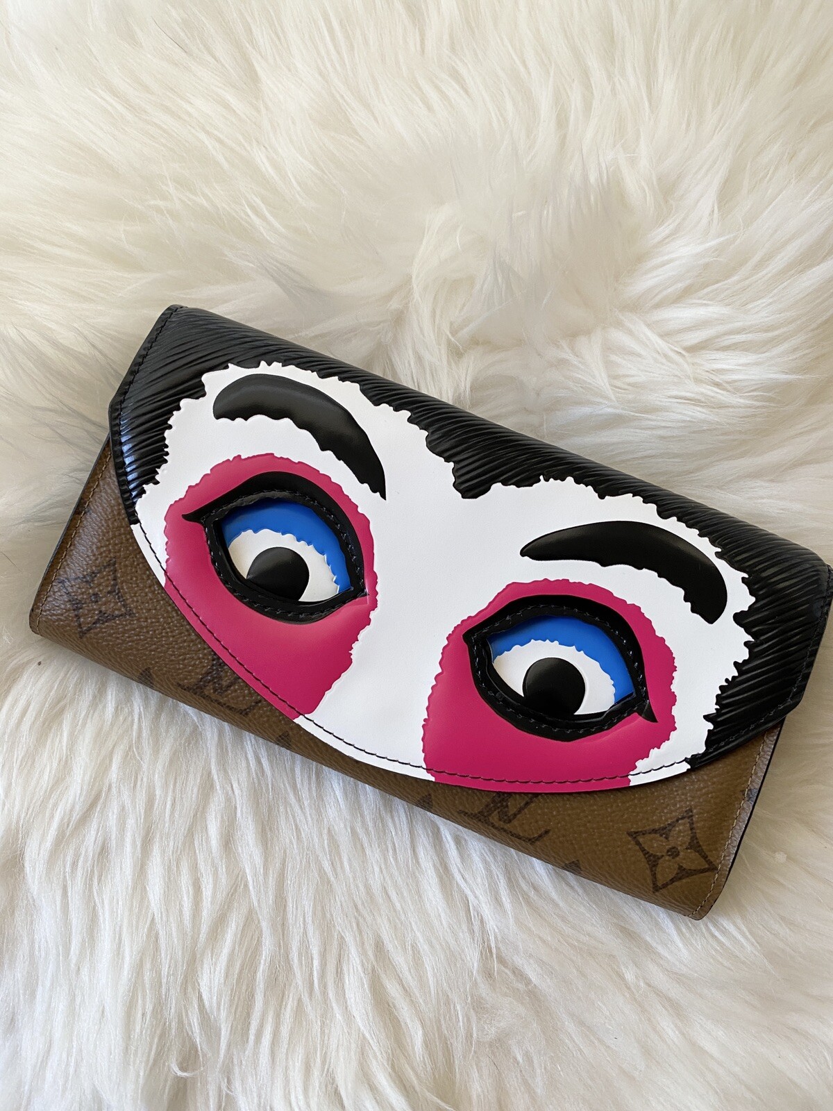 NEW Louis Vuitton Monogram Coated Canvas Limited Kabuki Mask Sarah Wallet image 3