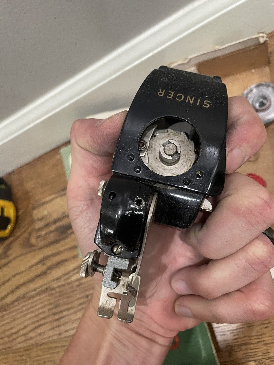 Vintage Singer Sewing Machine Automatic Zigzagger 160985