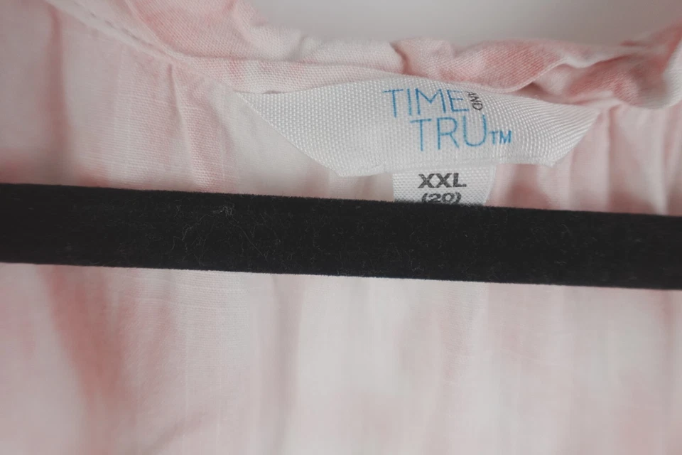 Blusa Time and Tru Rosa Tie Dye Volantes Cuello Sin Mangas Talla 2X Foto 3 de 4