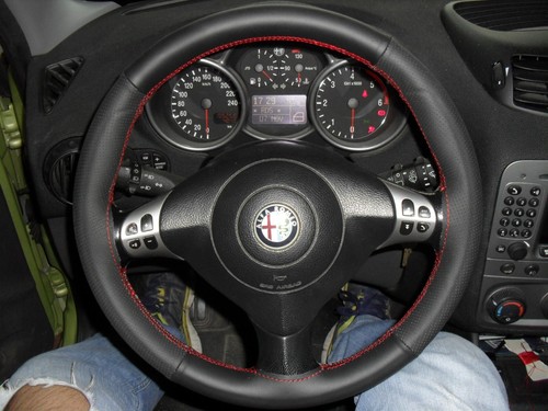 Coprivolante adatto a Alfa Romeo 147 in vera pelle nera cuciture rosse da cucire - Imagen 3 de 6
