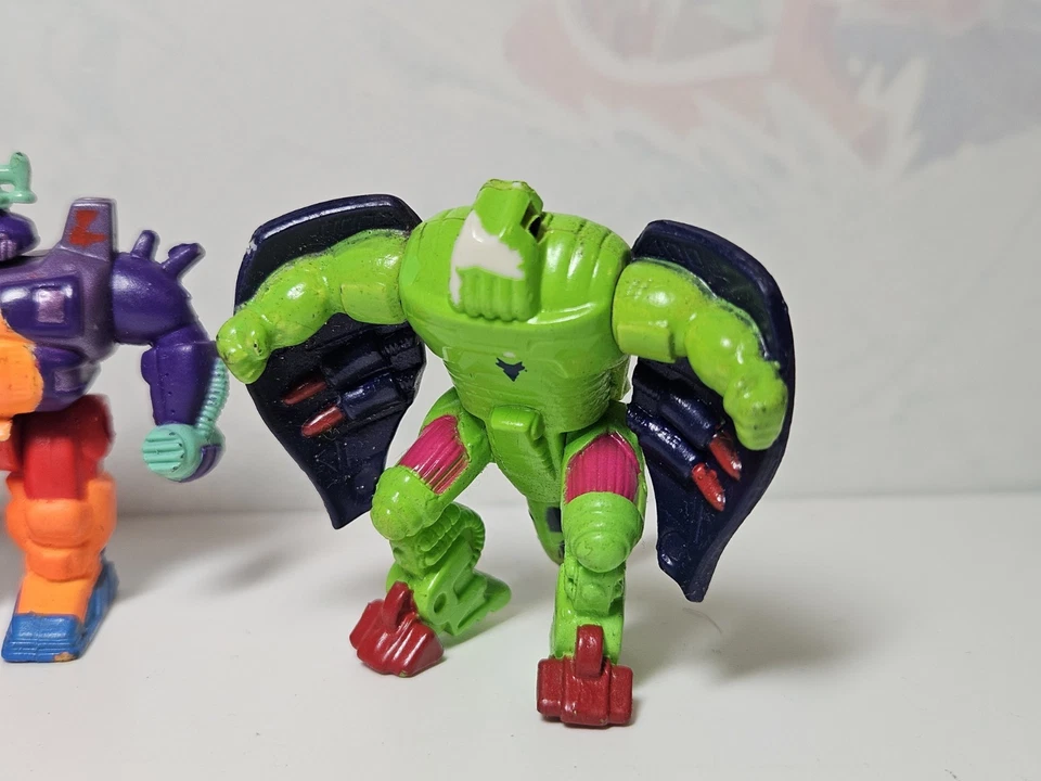 Vintage Galoob Micro Machines Z-Bots Zbots Klobberz Sea Beasts Stinng Lanzz - Image 2 of 4