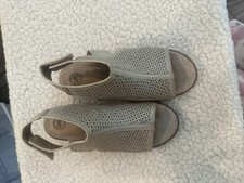 girls size 2 Wonder nation shoes Size 2