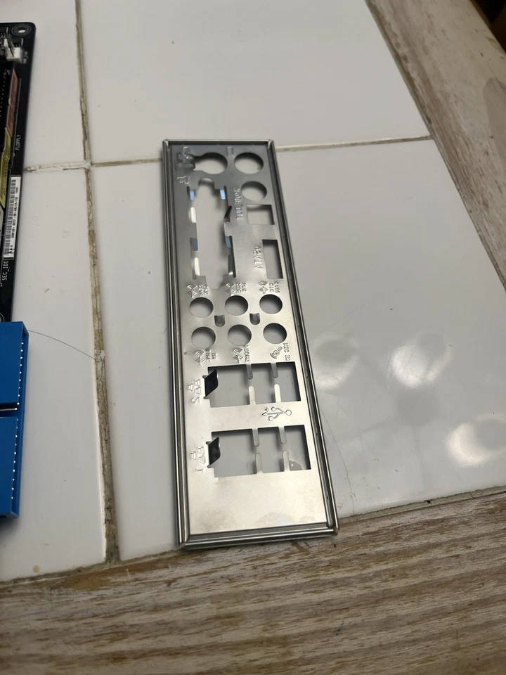 For Parts Asus A8N32-SLI Motherboard. AMD Athlon 64 3000+. 2GB Ram And Heatsink - Image 4 of 4