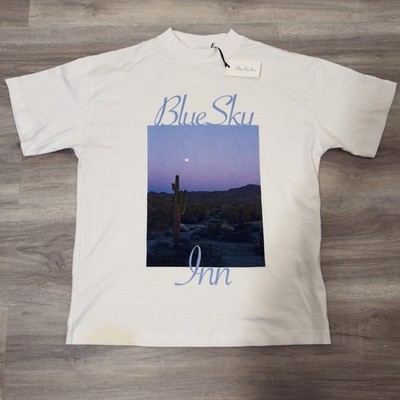 NEW NWT Blue Sky Inn T Shirt Size S Small (small stain bottom left)
