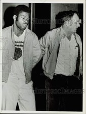 1981 Press Photo Ludlow Savings Bank Suspect Jerry Newsome and Detective Sands