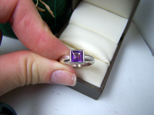 GORGEOUS MODERNIST 925 SOLID STERLING SILVER AMETHYST SOLITAIRE RING SIZE N 6.75 - Picture 3 of 13