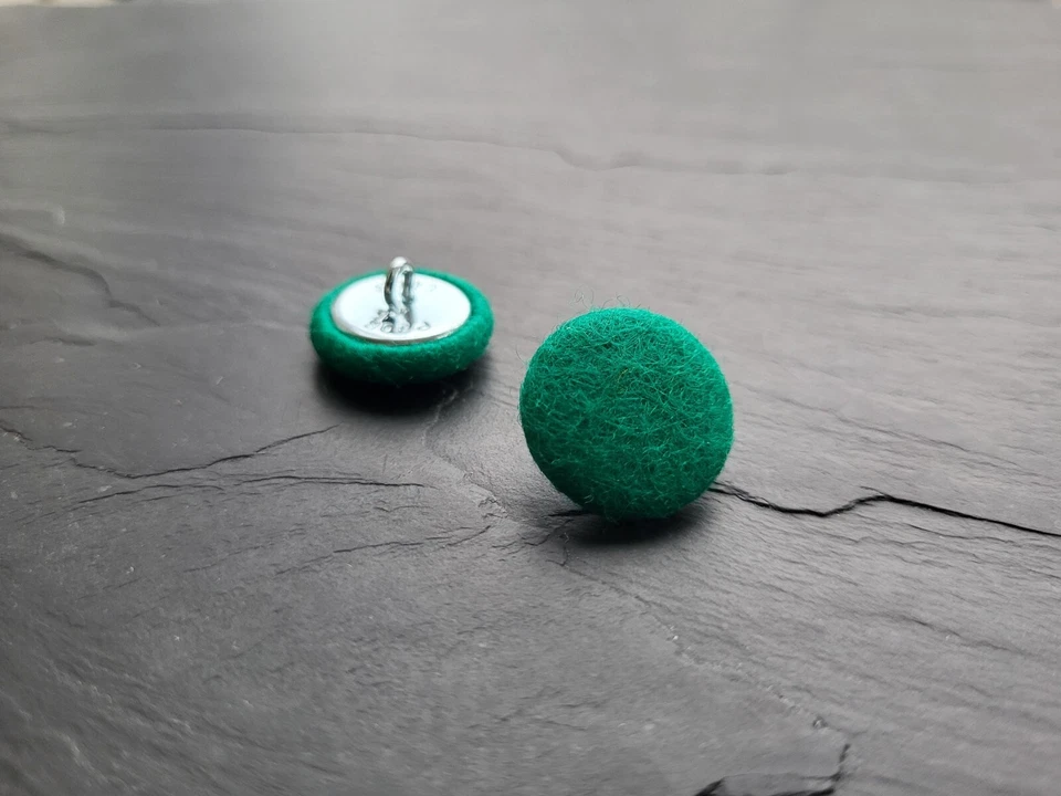 100% Wool Green & Blue Felt Fabric Covered 14, 19, 23, 25 or 31mm buttons - Image 3 of 4
