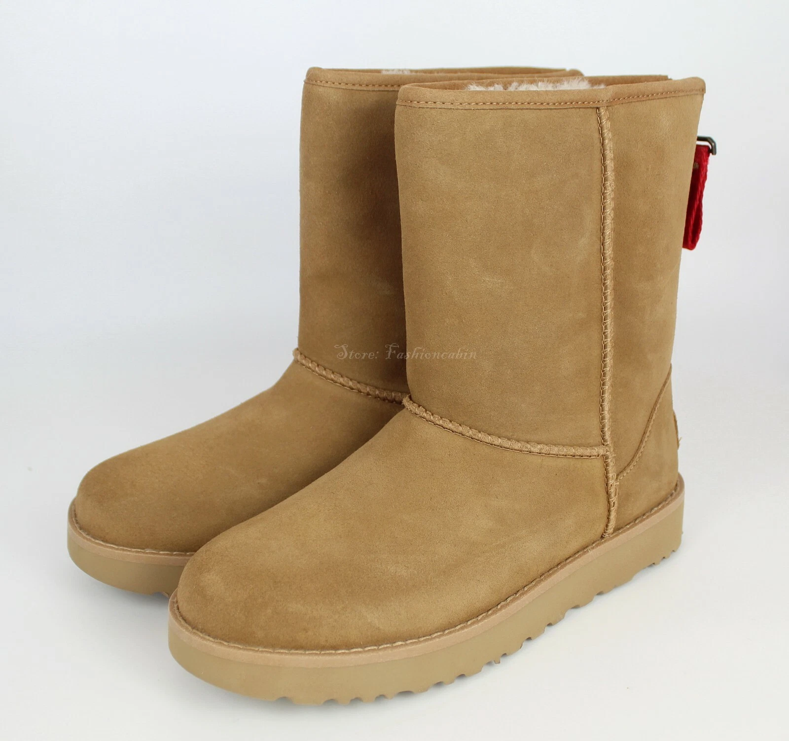 NUOVO UGG stivali classici corti con logo castagno scamosciato US 7 MSRP $180
