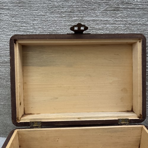 Scatola in legno con cerniera intagliata a mano canfora 9" sculture asiatiche chiusura ottone vintage LEGGI! - Foto 10 di 16