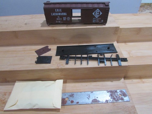 Lote #6262 Kit Coche Caja 40' Escala HO Athearn/Rail Runner Erie Lackawanna | Condition: Used