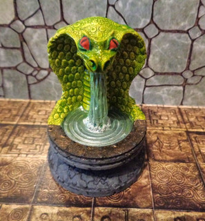 Tabletop Resin Figur : Grosser Schlangen Brunnen Snake Fountain 6 5 cm