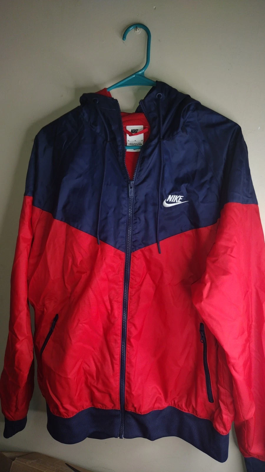 Nike Full Zip Hooded Windbreaker With Lightweight Lining Size Medium