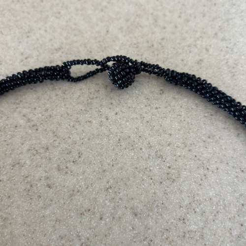 Collar babero gótico Steampunk con cuentas de semillas de vidrio negro tela de araña - Imagen 6 de 7