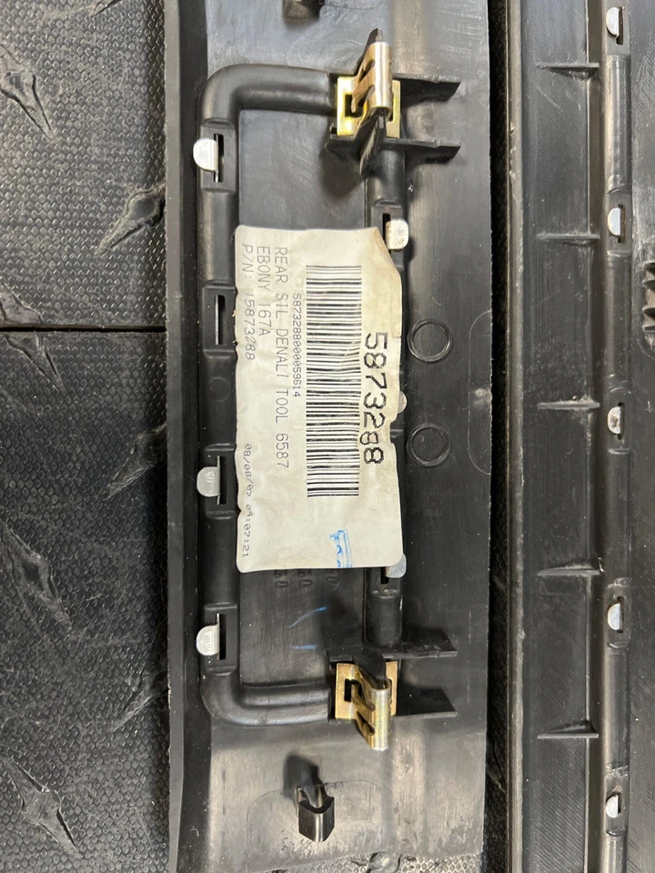 2008 GMC Yukon 4 Piece Silver Denali Scuff Pad Door Sill Set x4 Foto 3 de 4