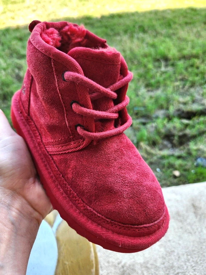 Ugg Neumel II "ROJO" PS 12C Foto 4 de 4