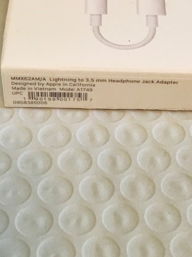 Genuine Apple - Lightning-to-3.5mm Headphone Adapter - White MMX62AM/A NEW!! - Photo 4 sur 4