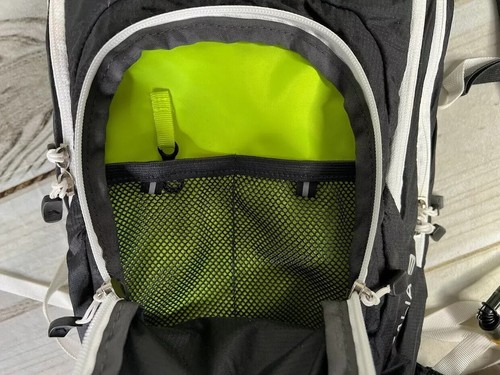 High Sierra Black Hydration Backpack Visalia 9 Adjustable Straps Mesh Back EUC - Picture 5 of 9