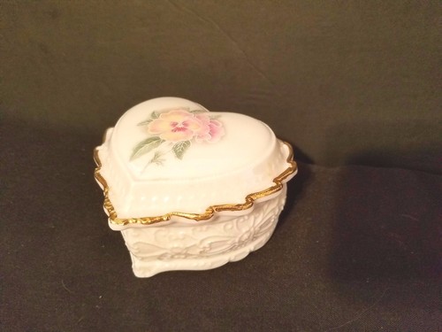 Caja de baratijas de música en forma de corazón celebración del amor rosa floral "Love Me Tender" - Imagen 2 de 7
