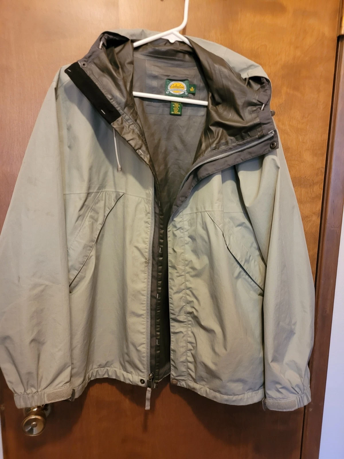 Cabela's Men's GORE-TEX Hooded Jacket Waterproof Outdoor Rain Shell - product detail image 2