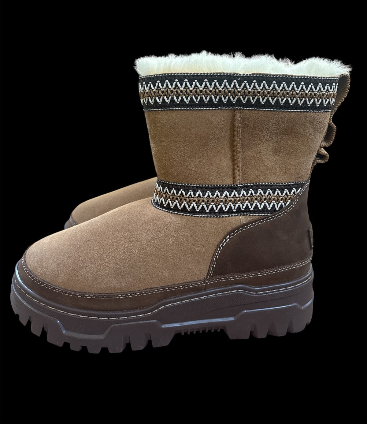 UGG CLASSIC MINI TRAILGAZER - image 4