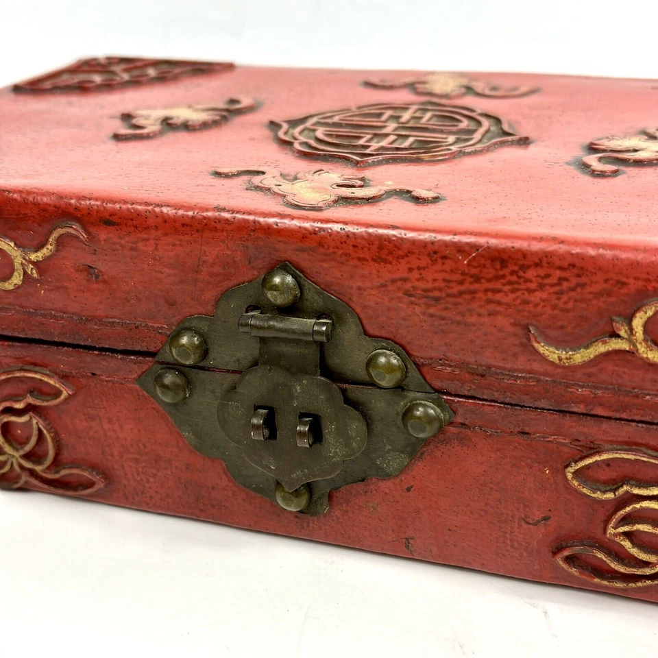 Antigua caja china roja de cuero hecha a mano del siglo XIX lacada oro símbolo dorado Foto 2 de 4