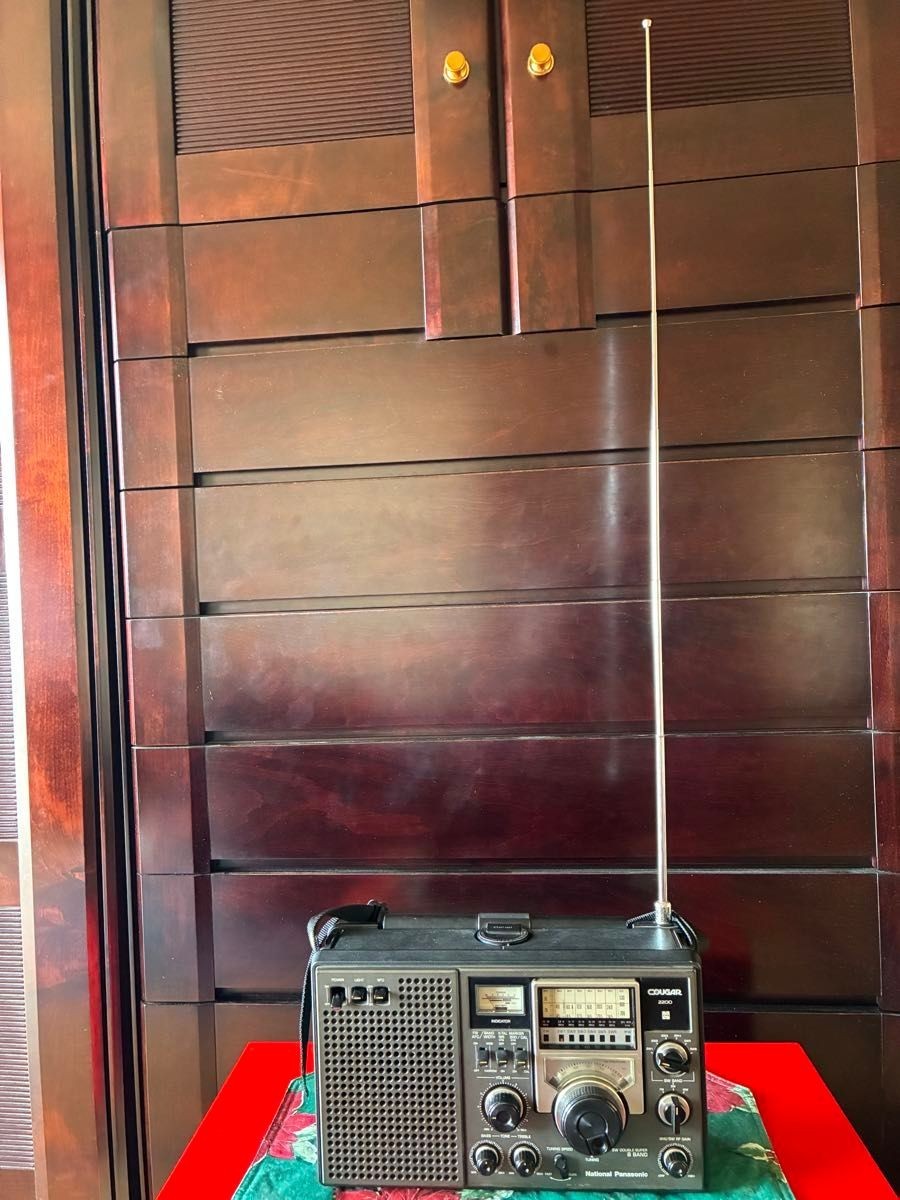 Rare National Panasonic Cougar 2200 BCL Radio Operation Not Tested