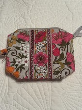 Vera Bradley Medium Cosmetic Bag, NWT.   TEA GARDEN  .  Retired Pattern.