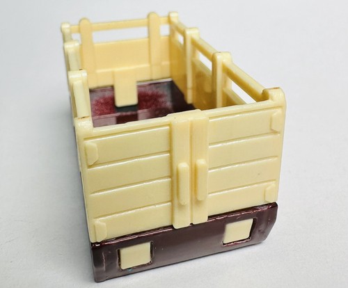 Vintage 1990s Maisto Cattle/Livestock Trailer Tan & Brown 1.25" x 3" Toy Trailer - Picture 3 of 6