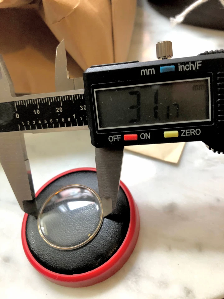 NOS Universal Geneve 31.1mm Plexy Glass (crystal) with shield logo polerouter - Изображение 3 из 4