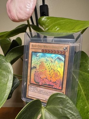 Blue-Eyes White Dragon GLD5-EN001 Gold Series: Haunted Mine Limited Edition