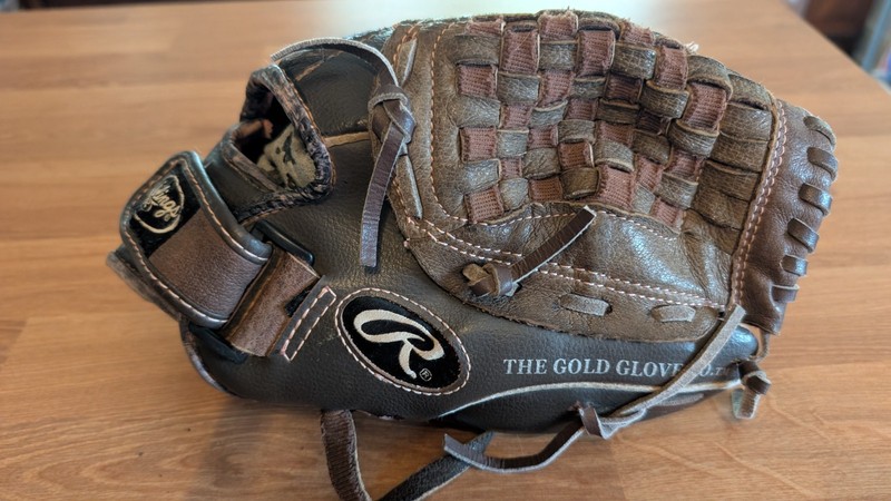 Rawlings 11” Fastpitch Softball Glove RHT Girls Brown Leather  #250