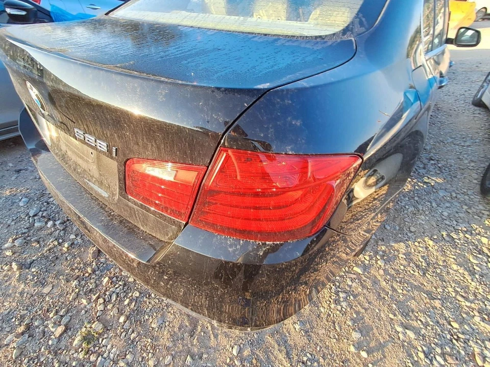 (LOCAL PICKUP ONLY) Rear Bumper Without Park Assist Fits 14-16 BMW 528i 2582052 - Imagem 2 de 4