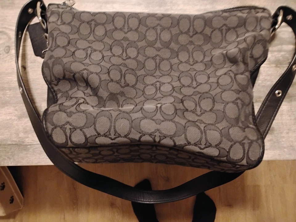 Coach Purse Sold As Is. Gently Used - Image 4 of 4