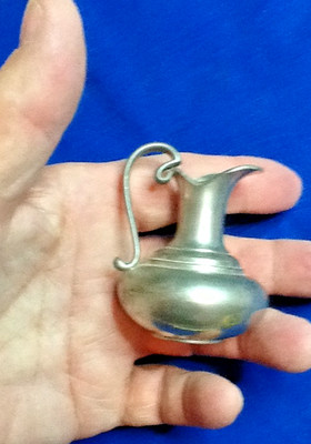 VINTAGE MINIATURE PEWTER ETAIN PITCHER 975 TIN 2.5'' ICONS ON BOTTOM 040926A