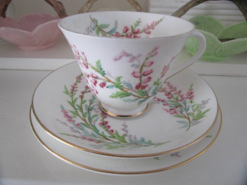 VINTAGE ROYAL DOULTON BELL HEATHER FINE BONE CHINA TRIO - Picture 10 of 13