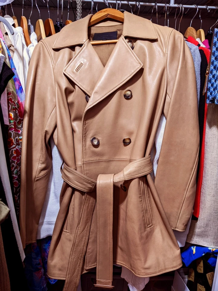 TRINCHERA MASSIMO DUTTI CUERO SUAVE GENUINO CON CINTURÓN 32" - MARRÓN CLARO; TALLA M Foto 4 de 4