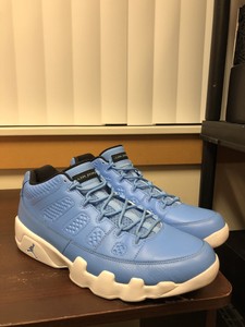 retro 9 pantone