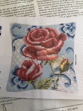 Vervaco Latch hook rug/pillow kit Flowers stamped 16x16