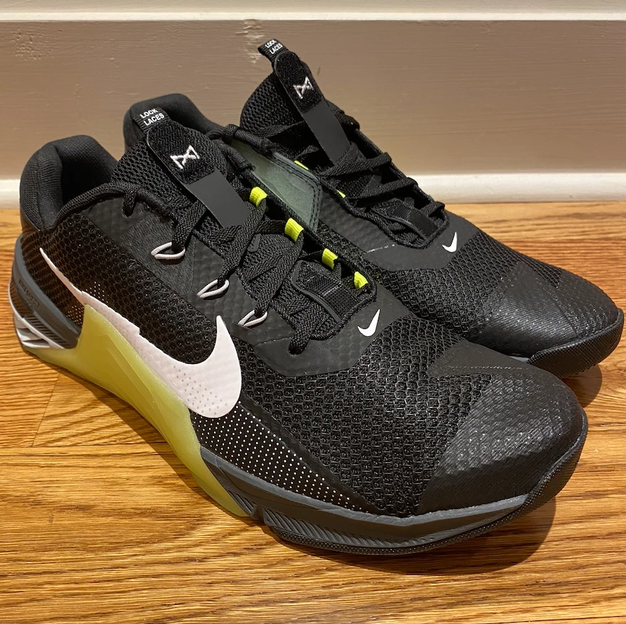 nike metcon black volt