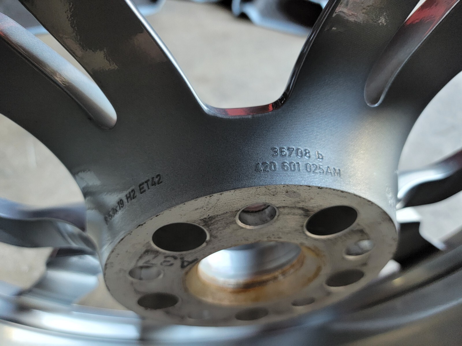 AUDI R8 REAR WHEEL RIM OEM 420601025AM 