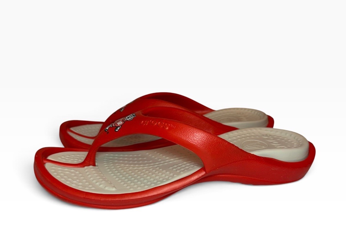 CROCS Athens Wisconsin Badgers Sandals Flip Flops Mens Size 11 image 4