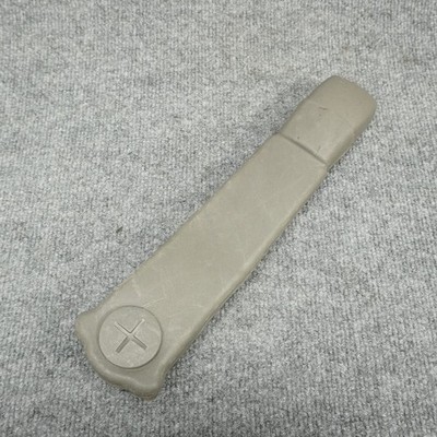 03-10 OEM Chevy Express GM Savana Right Passenger Seat Belt Buckle Receiver Gray